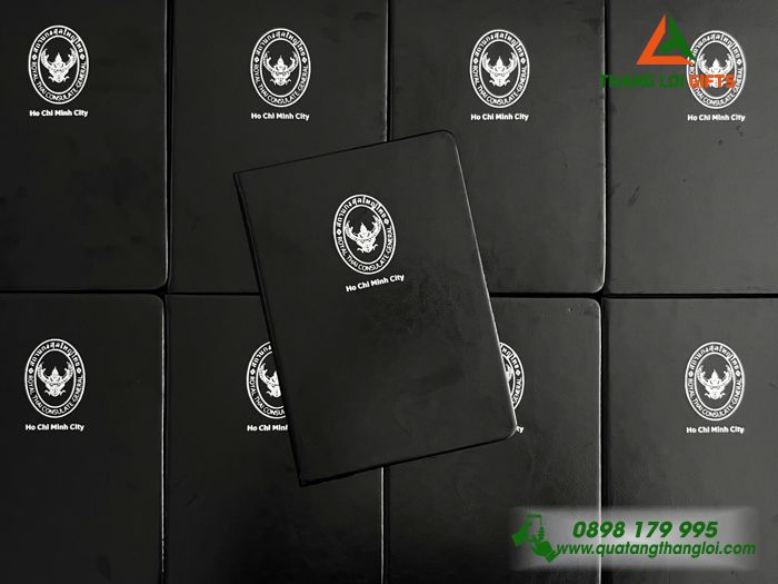 In logo sổ còng da: Ép kim, dập chìm hay in màu?