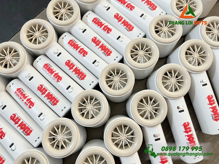 Tại Sao Nên Chọn Quạt Mini Cầm Tay In Logo Cho Chiến Dịch Mùa Hè?