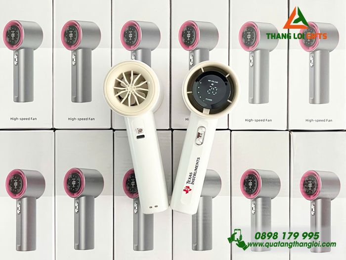 Quạt mini cầm tay khắc t&ecirc;n thầy c&ocirc; l&agrave;m qu&agrave; tặng 20/11