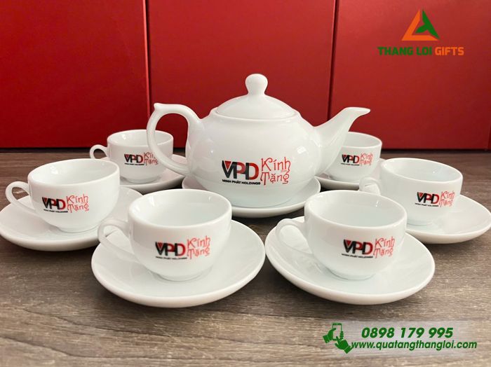 In logo l&ecirc;n bộ ấm tr&agrave; cao cấp theo y&ecirc;u cầu