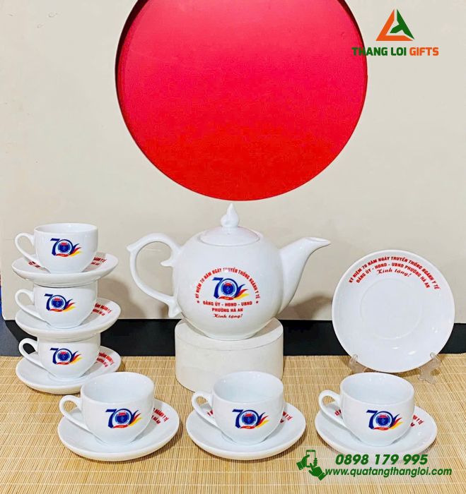 Quà tặng bộ ấm trà cao cấp in logo công ty tặng cho khách hàng