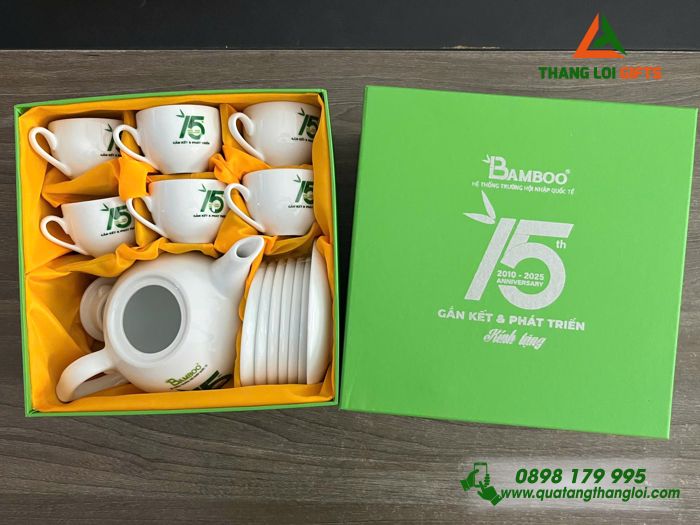 Bộ qu&agrave; ấm tr&agrave; in log otheo y&ecirc;u cầu