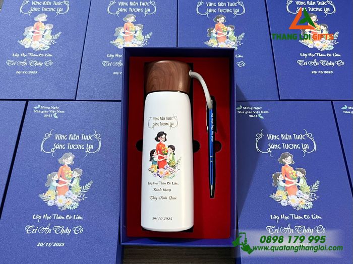 In khắc t&ecirc;n thầy c&ocirc; l&ecirc;n bộ qu&agrave; tặng theo y&ecirc;u cầu