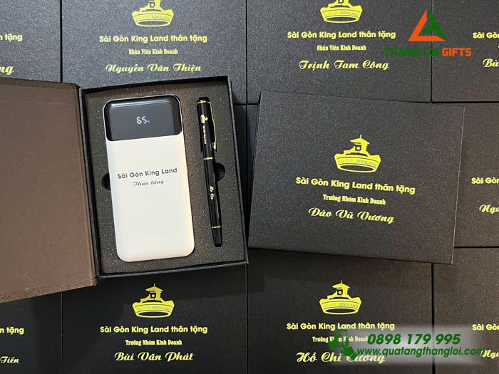 Bộ quà tặng Pin sạc dự phòng + Bút ký khắc tên theo yêu cầu