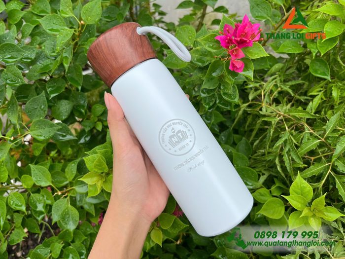 Bình giữ nhiệt vân gỗ khắc tên thầy cô theo yêu cầu