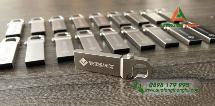 USB khắc logo làm quà tặng nhân viên chi phí thấp